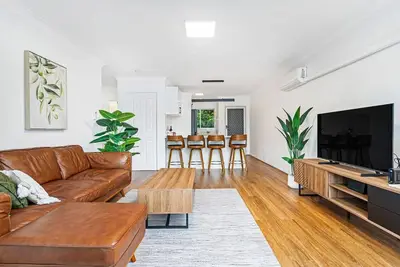 Image de Coastal Comfort - Steps From The Beach