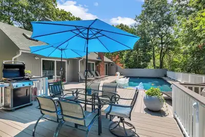 Image de Beautiful East Hampton Home, Expansive Deck, Private Pool, Indoor/Outdoor. . .