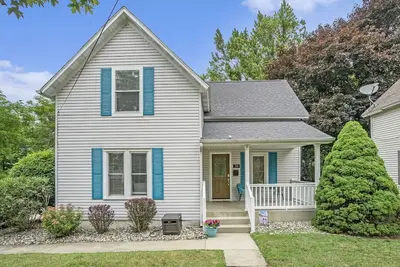 Image de 3 blocks to Beach/Town, Fire Pit, Pets Welcomed