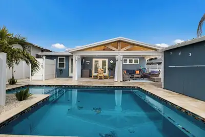 Image de Becker's Beach Bungalow by A Shore Thing Vacations