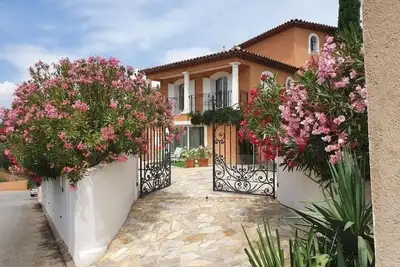 Image de F2 en rez-de-jardin complètement indépendant dans Villa
