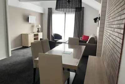 Image de 80m du centre station, 1er étage, vue pistes de ski, piscine, balcon, télévision, casier à ski, 58m²