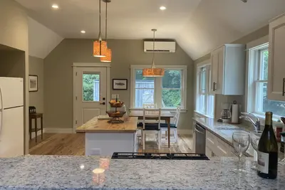 Image de 2-bedroom house, Short walk to beach, with Ac and WiFi in Oak Bluffs