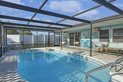 Image de Sunny Retreat: Pool, Arcade, Family & Pet Friendly. Centrally located! Sleeps 12