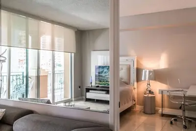 Image de Luxury Kingdavid 2+Den/2e*Kingbed*Best Location
