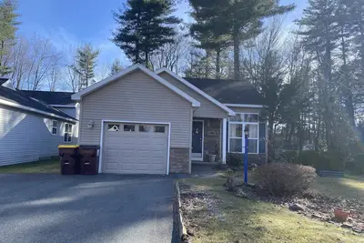 Image de Comfortable Home Close to Saratoga, Ideal for Pets and Families