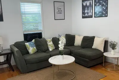 Image de Charming Townhouse 12 minutes to Boston