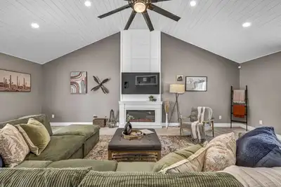 Image de Pool|Hot Tub|Game Room|Sleeps 8