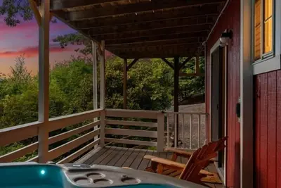 Image de Fire Pit, Hot Tub and Amazing Views!
