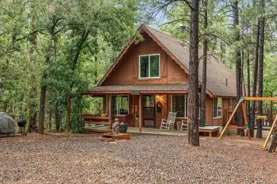Image de Charming 3-bedroom family cabin in Show Low with Ac, Fireplace, Peloton, WiFi