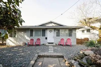 Image de Hood Haven ~ Cozy 2-bedroom house in charming Downtown Hood River