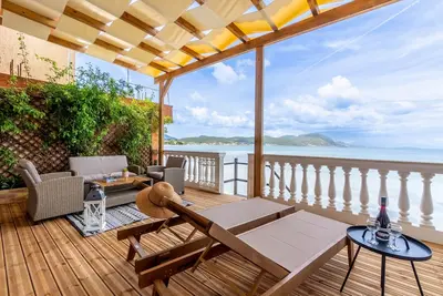 Image de Appartement 'Nikos Seaside' avec vue sur la mer, Wi-Fi et climatisation