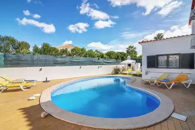 Image de Villa 'Luísa Galé' avec piscine privée, Wi-Fi et climatisation