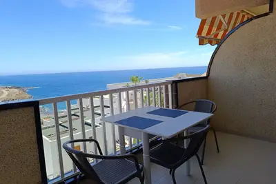 Image de Appartement de vacances '1 Bedroom Aquaviva' avec vue sur la mer, balcon et Wi-Fi
