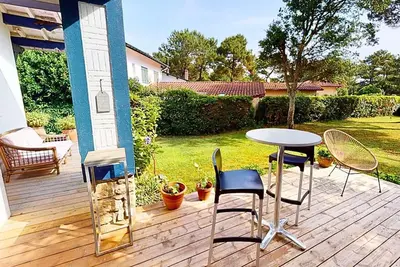 Image de Villa familiale entre lac et mer avec jardin