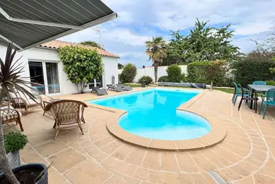 Image de Magnifique Villa avec sa piscine et son billard
