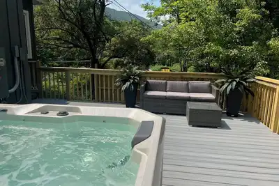 Image de Clove Haus: hot tub, fire pit & creekside home with amazing views!