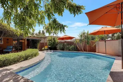 Image de Luxury Arcadia Estate Heated Pool Hot Tub Sleeps 10 Bespoke Furnishings Look