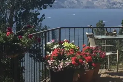 Image de Tranquil setting with beautiful views overlooking Skaha Lake