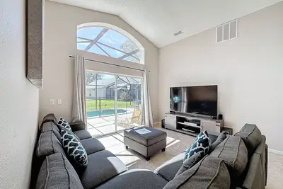 Image de Five Star Home* Private Pool & Jaccuzzi*Free Wi-Fi*Gaming Console*15 Min 2 Disney! !