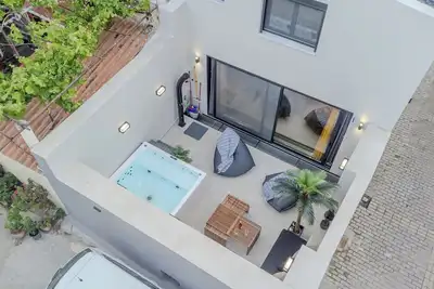 Image de Unique mini villa with a jacuzzi at the heart of Chania