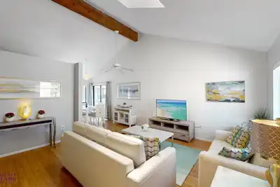 Image de Beach Rd, 300ft to Beach Access & 500ft to Siesta Key Village, 2bdr
