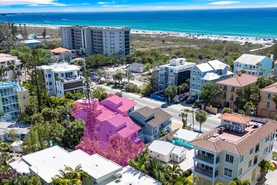 Image de Beach Rd, 300ft to Beach Access & 500ft to Siesta Key Village, 1bdr