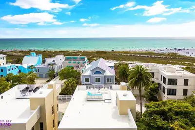 Image de Entire Building, Sundeck w/ Ocean view, 20ft to Beach Access, 500ft from Village