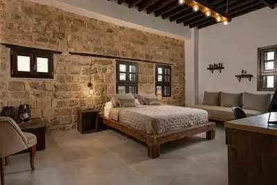 Image de Ancient Knights Luxury Suites\nSir Marshal Suite 7