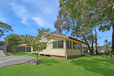 Image de Coastal Gem. Shower under the stars, fire Pit, pets. Close to beach & bay!