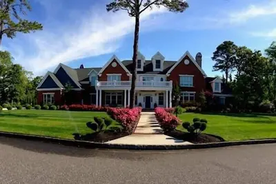 Image de Rent an 8 Bedroom 12, 000 Square Foot Mansion! !