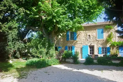 Image de Superbe mas provençal avec piscine proche centre ville, au coeur de la Provence