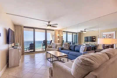 Image de 3 Br Edgewater Tower 2, 11th Floor Condo. Directly on the Water!