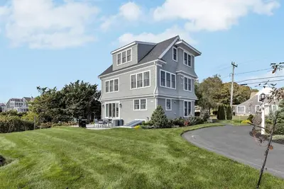 Image de Stunning New Construction Water View Gem! (2365)