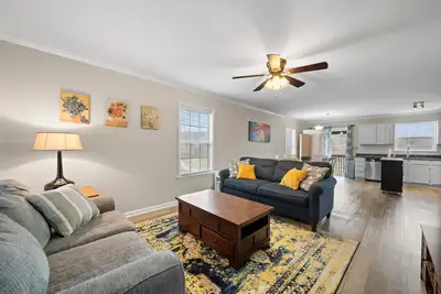 Image de 2 Units In 1! ! ! Charming 3-bedroom house in superb Winston-Salem with WiFi