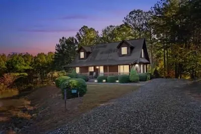 Image de Lake Lovers Cabin 4 Bedrooms 3. 5 bath. Close to Lake Lure & Chimney Rock