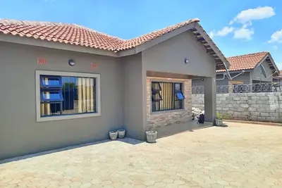 Image de Spacious secure one bed apartment in Lilayi