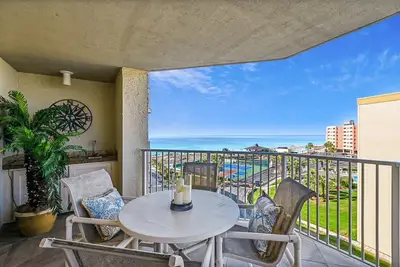 Image de Ir 515 Beachside 2 bed w/beach service!