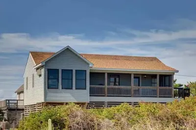 Image de South Nags Head beach house with private beach access.