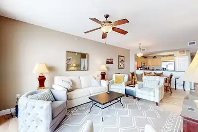 Image de Gulf-front condo with washer/dryer, pools, hot tub, gym, & easy beach access