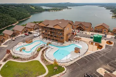 Image de Pickleball + Pool&Playground + PoolTable +LakeView