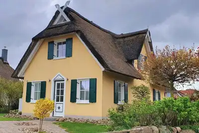 Image de \"haus Nordstern\", 400m vom Strand, Freies Wlan, Strandkorb, Kamin, GroĂźer Garten
