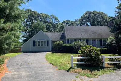 Image de Blissful Vacation Experience! Spacious, fully fenced house with backyard oasis!