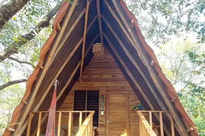 Image de This new teak treehouse structure that features a view of the waves breaking