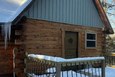 Image de Beautiful country cabin on a natural spring creek!