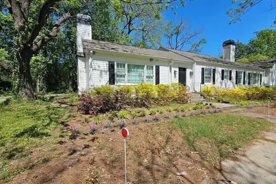 Image de Spacious 5-bedroom Farmhouse and Tiny House Combo close to Atlanta