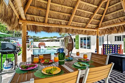 Image de Private Beach Access-Heated Pool-TikiHut-Grill