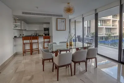 Image de \n Spacious 3-Bedroom Retreat with Modern Elegance and Resort-Style Amenities