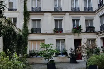 Image de Contre les Champs Elysées, un lieu confidentiel, confortable, calme et lumineux