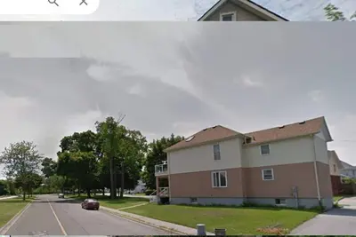 Image de 4 Bedroom Oasis Within Walking Distance of Falls with plenty of green space